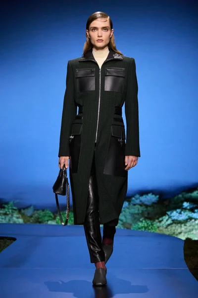Look 24